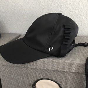 Vibrate satin hat
